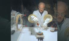 ss1_875x500px.jpg a person works with his arms inside a glove box